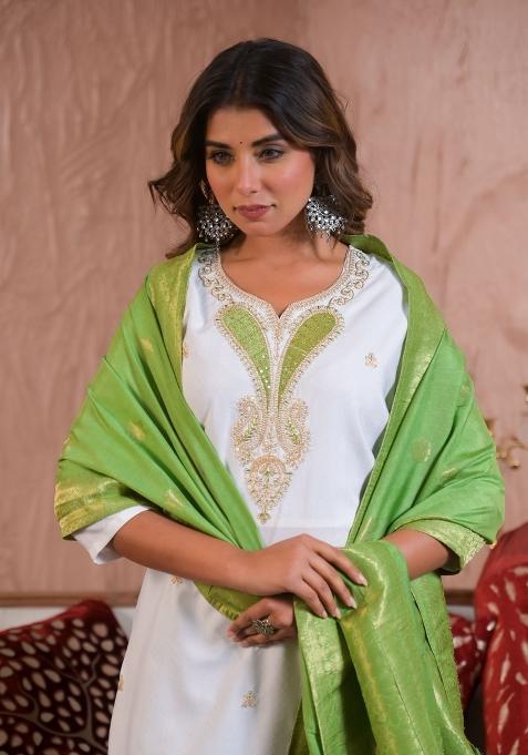 Off White Embroidererd Viscse Blend Salwar Kameez With Dupatta