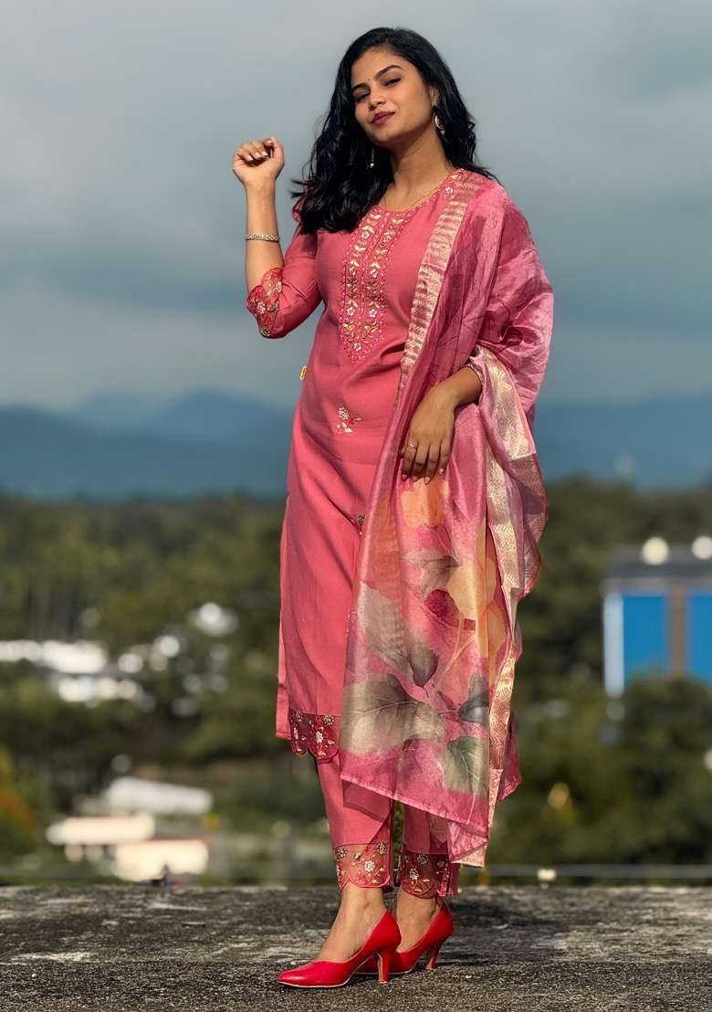 Gajri Pink Printed Viscose Straight Kurta Set - Indya