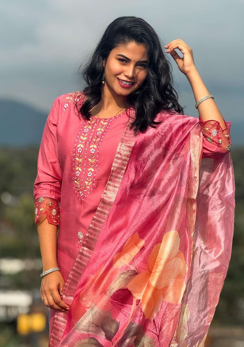 Gajri Pink Printed Viscose Straight Kurta Set - Indya