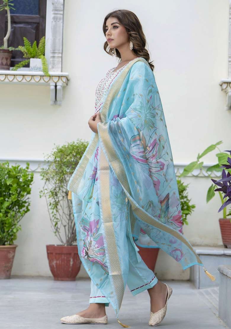 Green Embroidered Silk Blend Straight Kurta Set - Indya