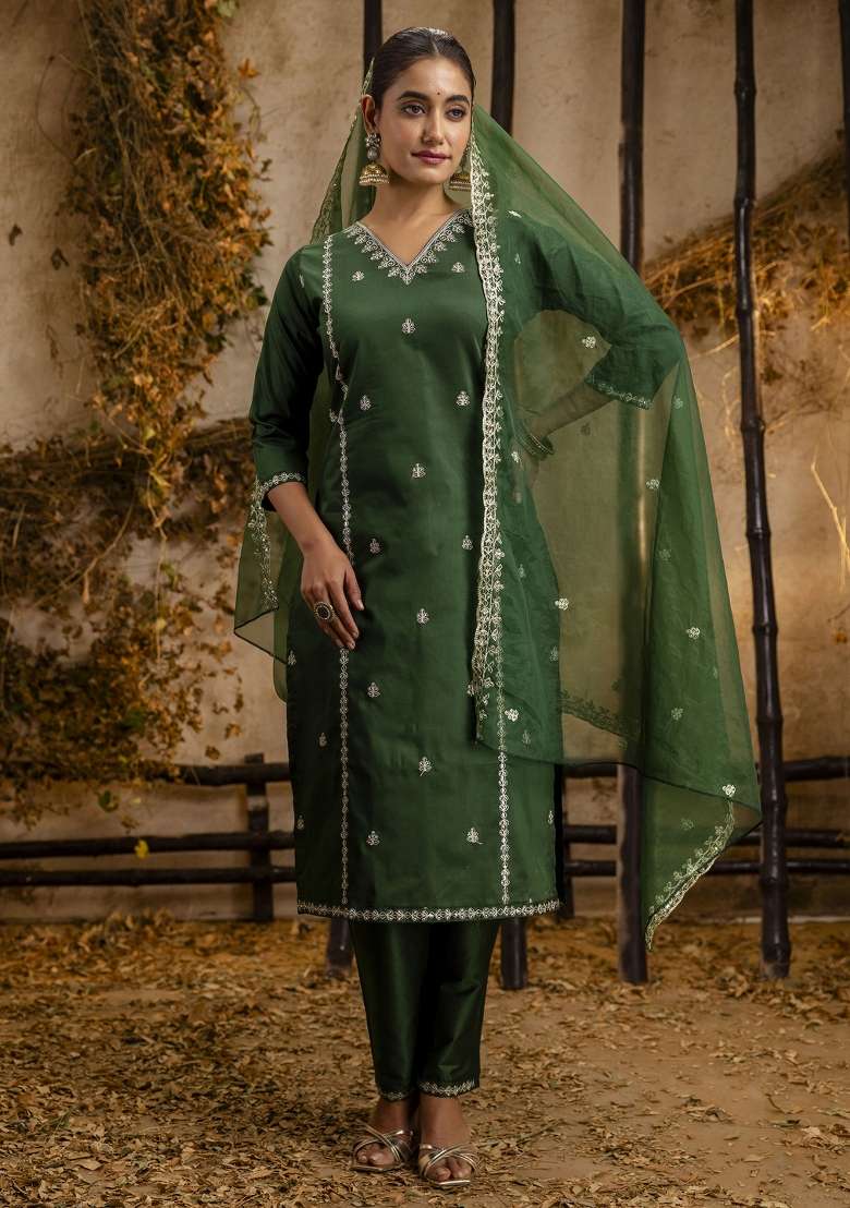 Green Embroidered Silk Blend Straight Kurta Set - Indya