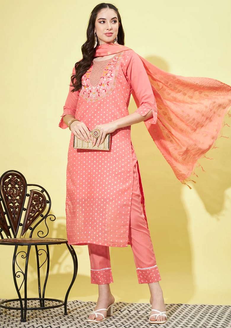 Gajri Pink Embroidered Chanderi Straight Kurta Set - Indya