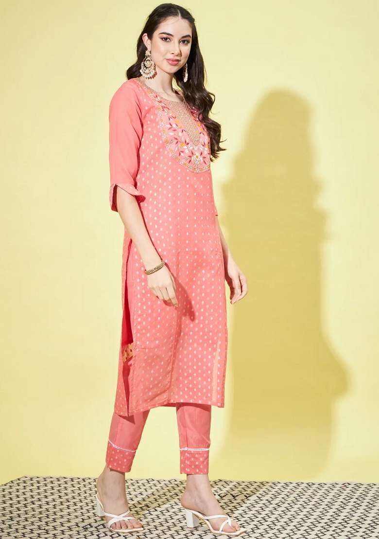 Gajri Pink Embroidered Chanderi Straight Kurta Set - Indya