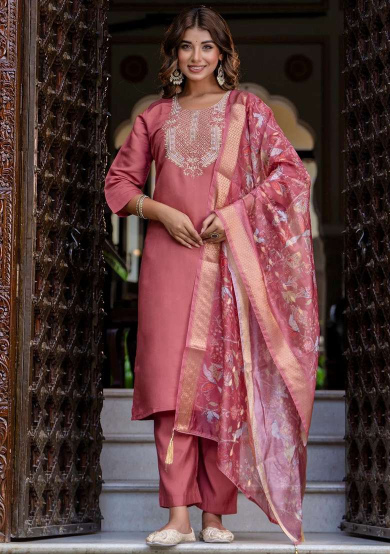 Gajri Pink Embroidered Silk Blend Straight Kurta Set - Indya