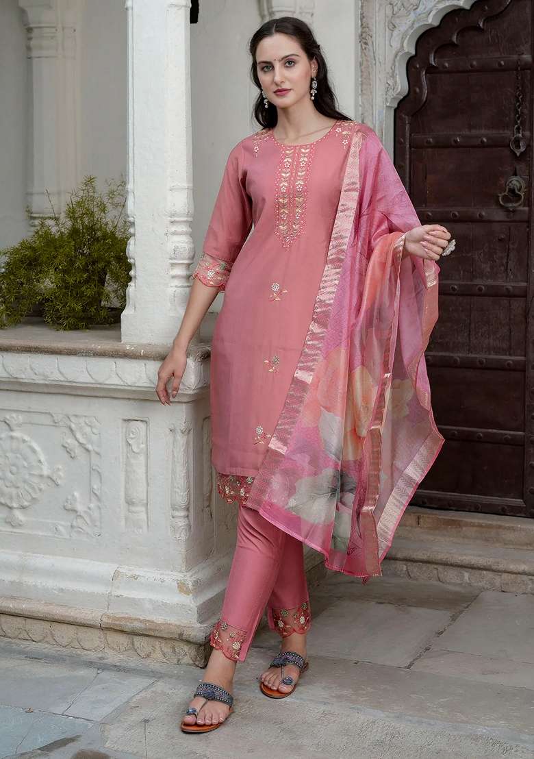 Gajri Pink Embroidered Silk Blend Straight Kurta Set - Indya