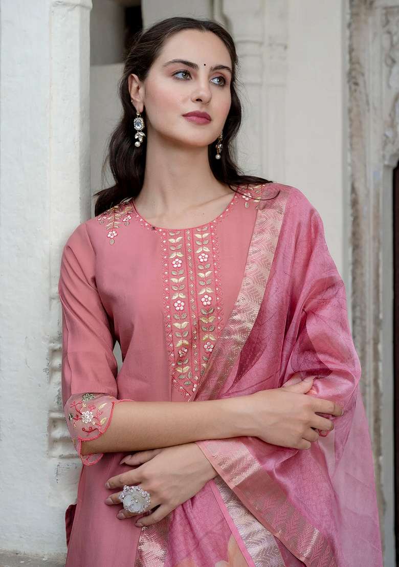 Gajri Pink Embroidered Silk Blend Straight Kurta Set - Indya