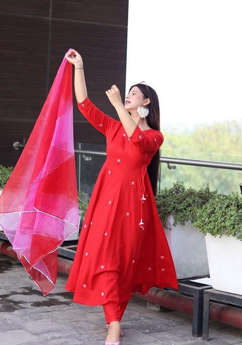 Red Embroidered Viscose Salwar Kameez With Dupatta