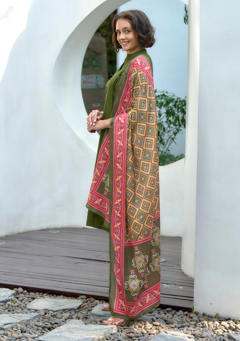 Dark Green Solid Cotton Silk Blend Salwar Kameez With Dupatta