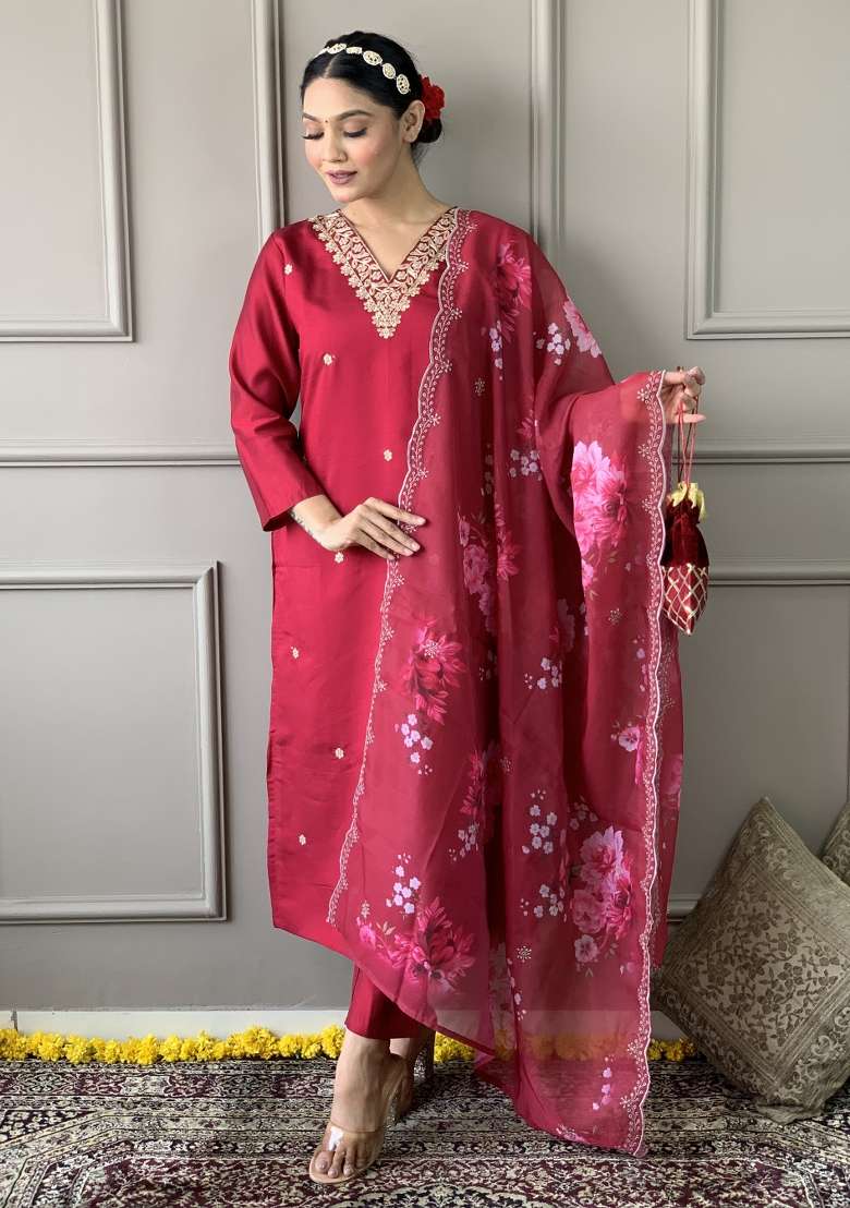 Red Chanderi Silk Embroidered Kurta Set - Indya
