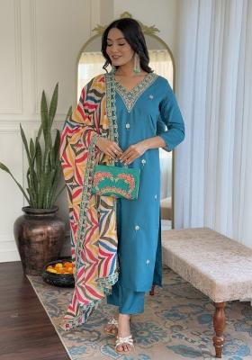 Green Viscose Embroidered Kurta Set