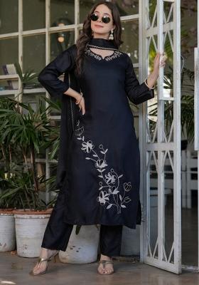 Black Viscose Thread Work Kurta Set