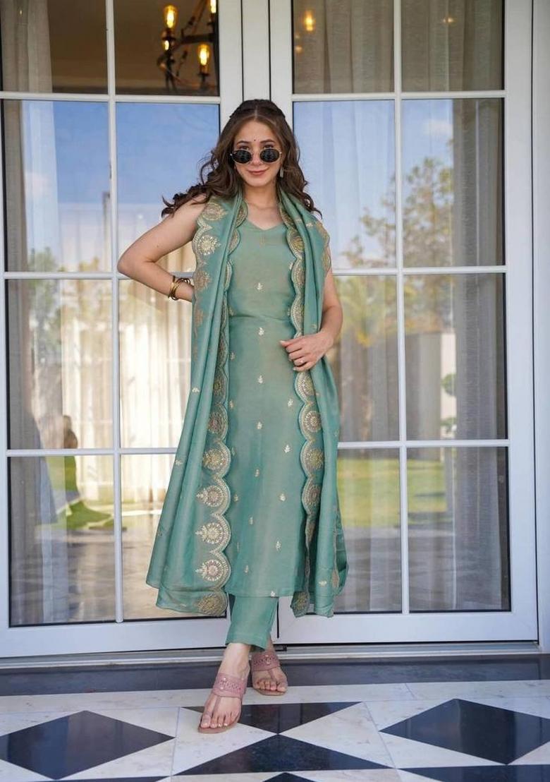 Green Viscose Embroidered Kurta Set