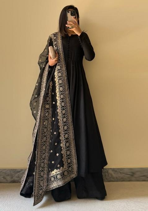 Black solid Georgette Salwar Kameez Set With Dupatta