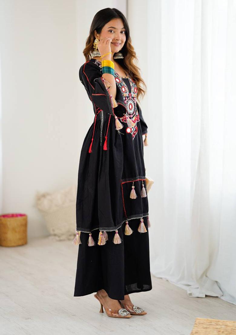 Black Embroidered Cotton Kurta set - Indya