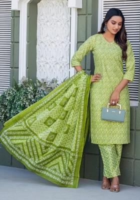 Parrot Green Printed Poly Cotton Kurta Set