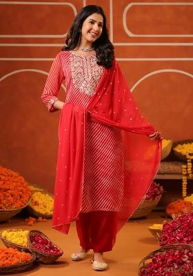 Red Embroidered Georgette Kurta Set With Dupatta