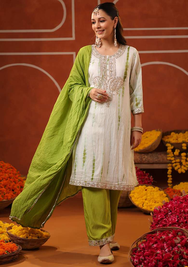 Green Embroidered Silk Blend Straight Kurta Set - Indya