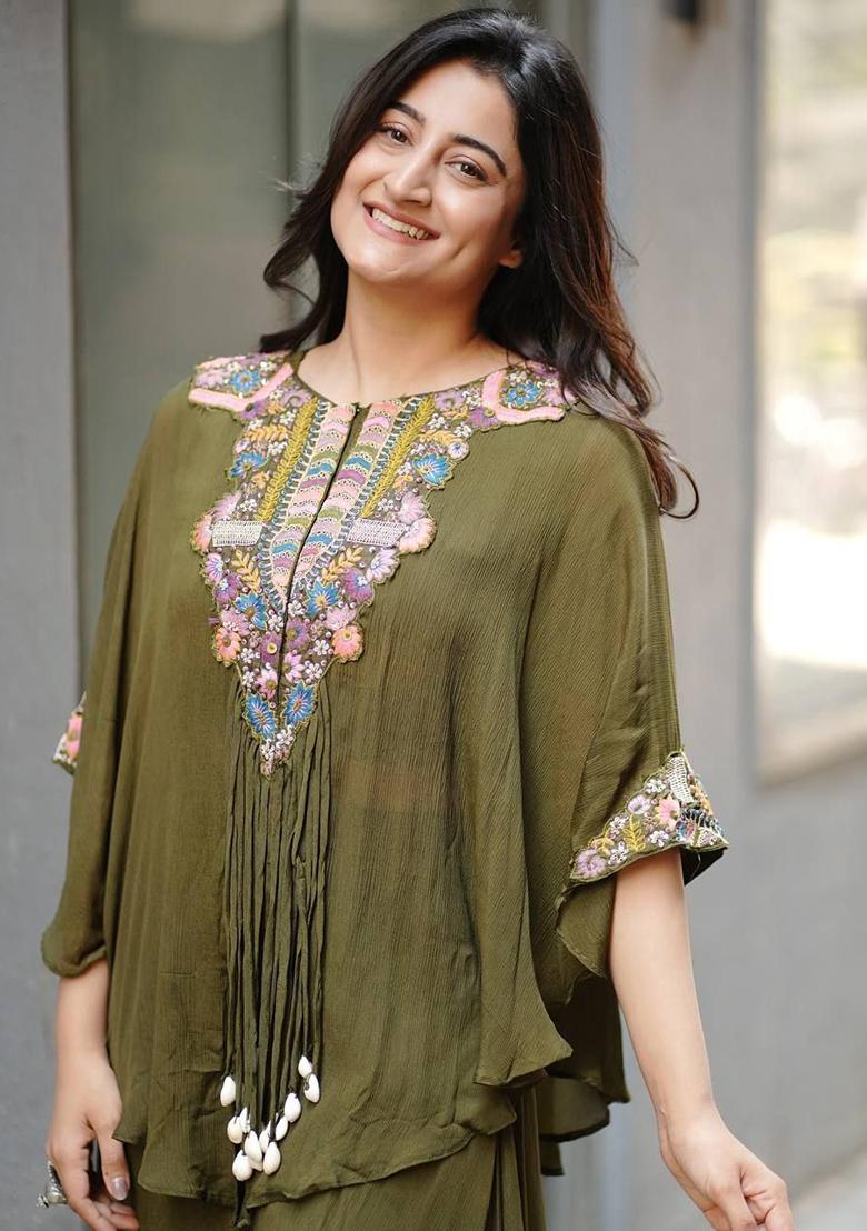 Green Embroidery Blended Kurta Set - Indya