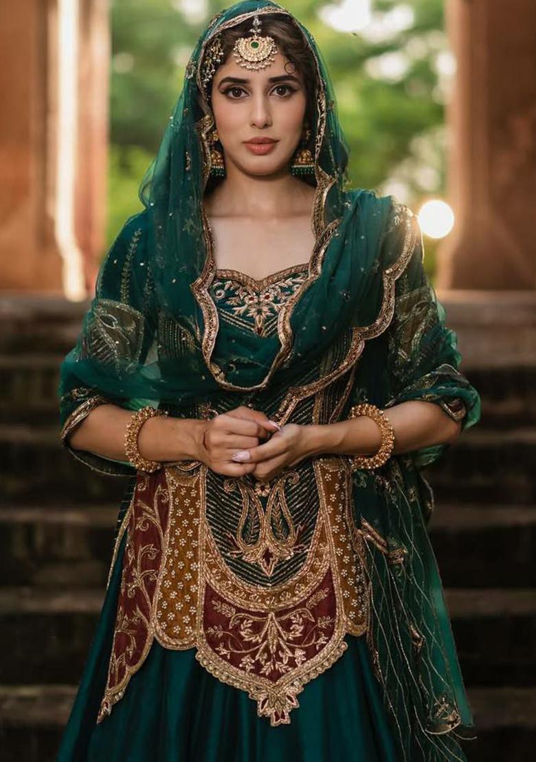 Green Embroidery Blended Kurta Set - Indya