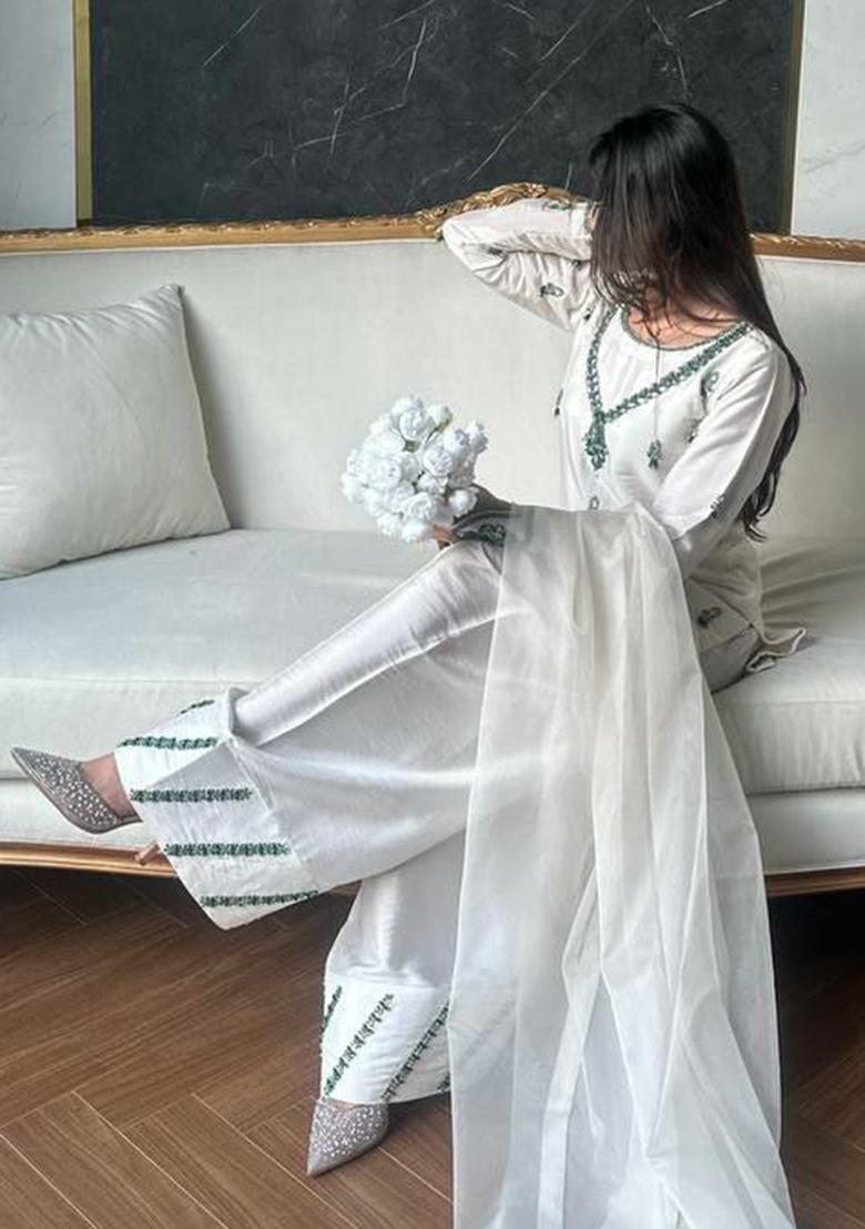Off White Solid Blended Kurta Set - Indya