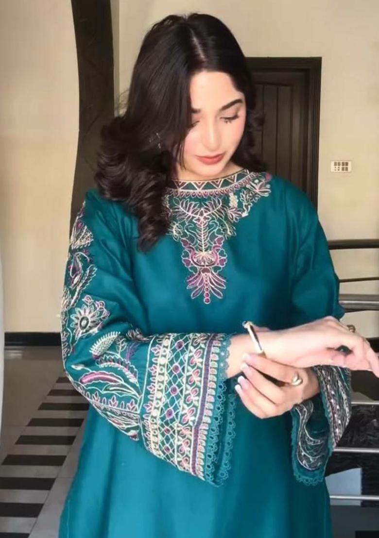 Green Embroidery Blended Kurta Set - Indya