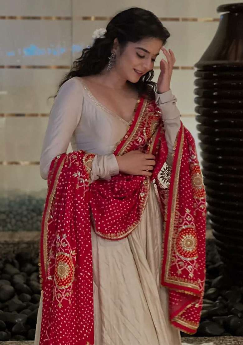 Off White Solid Blended Kurta Set - Indya