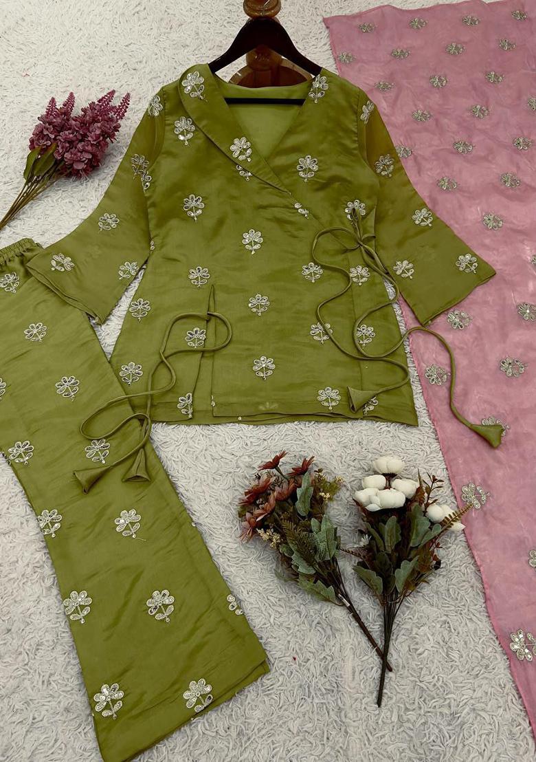 Green Embroidery Blended Kurta Set - Indya