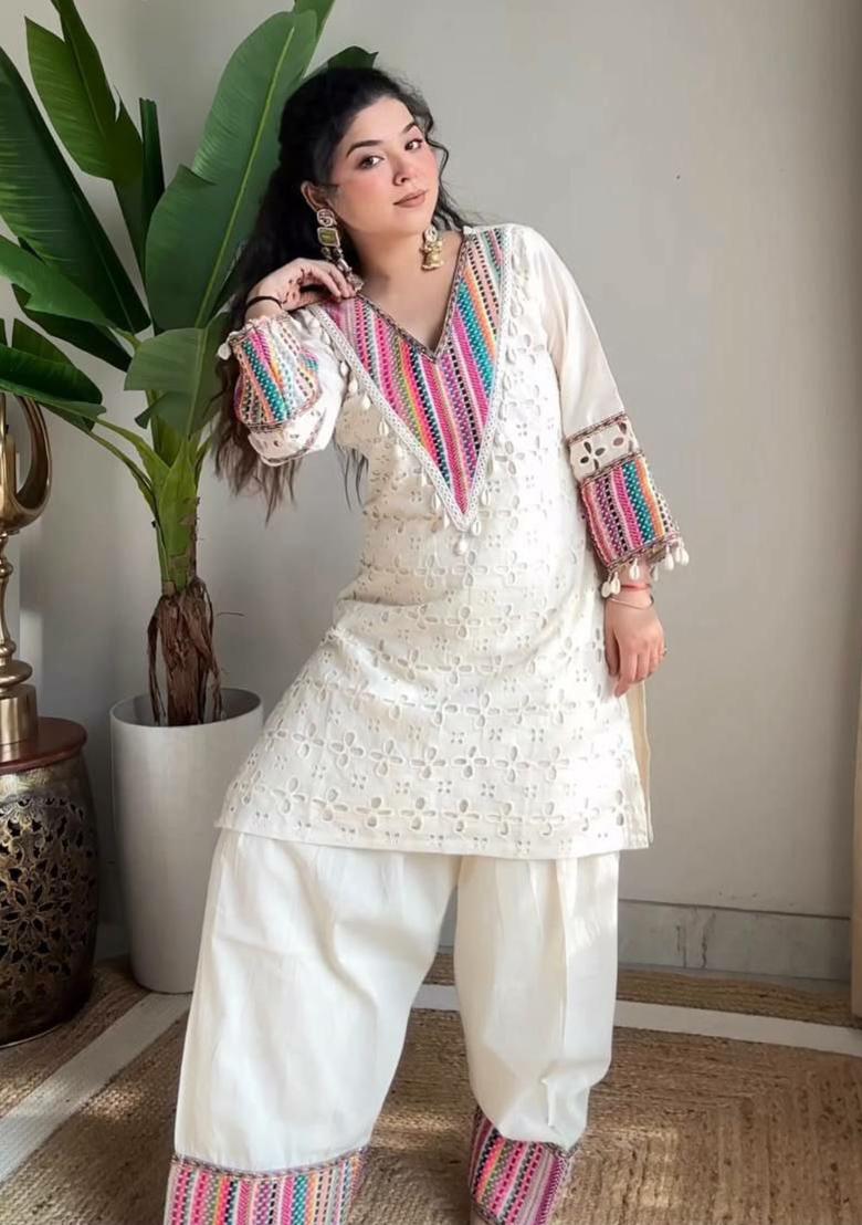 Off White Solid Blended Kurta Set - Indya