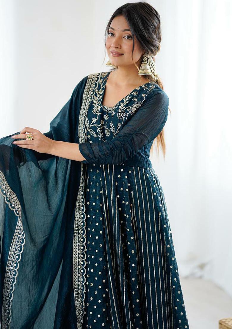 Green Embroidery Blended Kurta Set - Indya