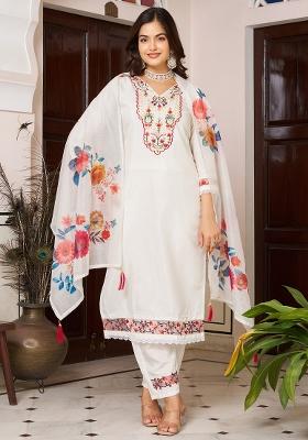 Off White Thread Work Chanderi Silk Kurta Set With Dupatta