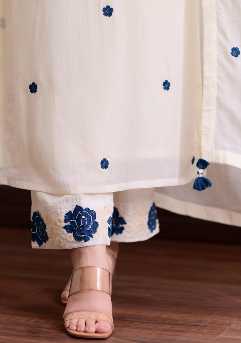 Cream Thread Work Rayon Kurta Set With Dupatta - Indya