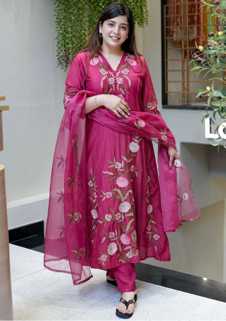 Rani Pink Thread Work Chanderi Silk Blend Kurta Set With Dupatta - Indya