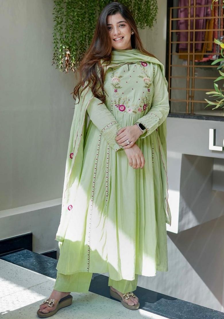 Light Green Thread Work Chanderi Silk Kurta Set With Dupatta - Indya