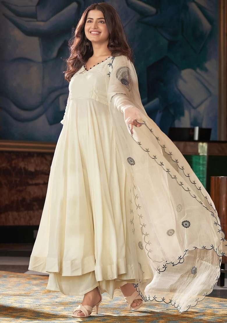 Cream Thread Work Vichitra Silk Blend Kurta Set With Dupatta - Indya