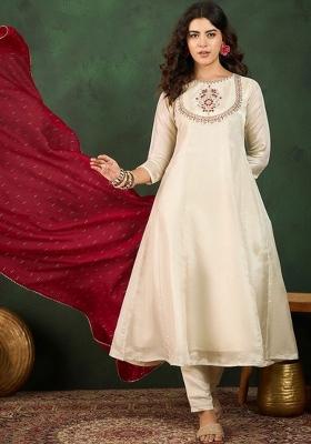 Cream Thread Work Vichitra Silk Kurta Set With Dupatta