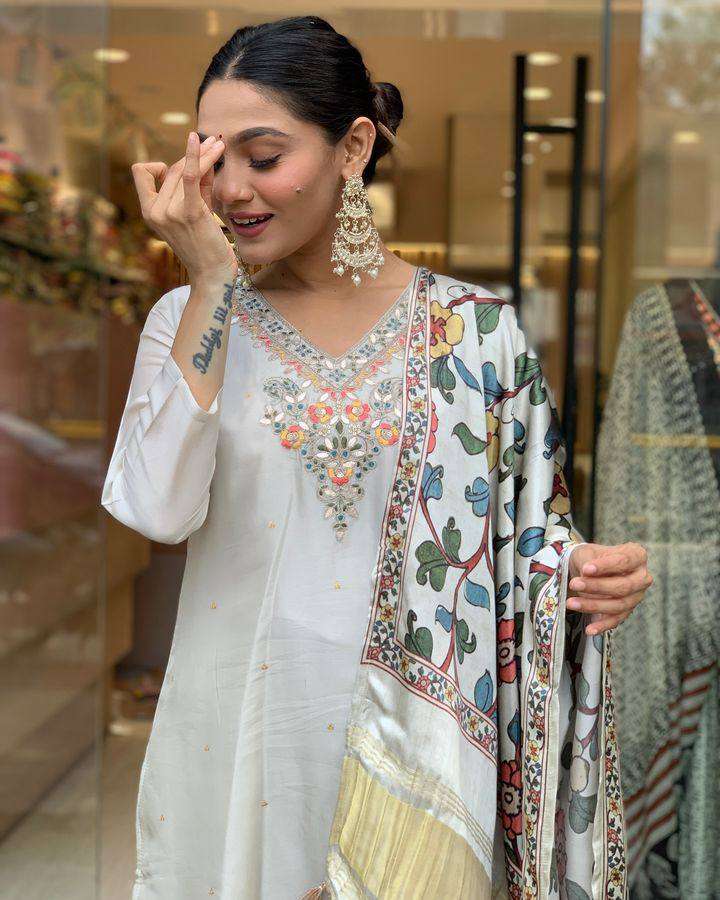 Off White Embroidered Viscose Straight Kurta Set - Indya