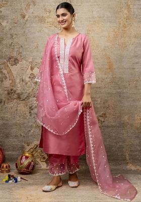 Pink Embroidered Silk Blend Kurta Set With Dupatta