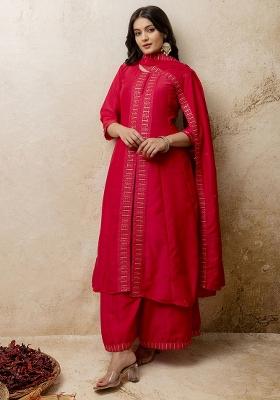 Red Embroidered Silk Blend Kurta Set With Dupatta