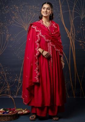 Red Embroidered Silk Blend Kurta Set With Dupatta