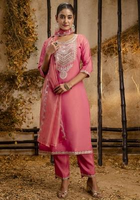 Pink Embroidered Silk Blend Kurta Set With Dupatta