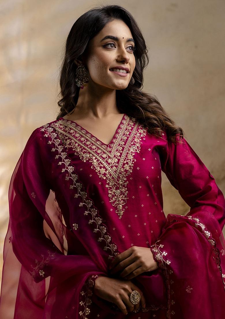 Dark Green Embroidered Chanderi Silk Kurta Set With Dupatta - Indya