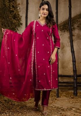 Pink Embroidered Silk Blend Kurta Set With Dupatta