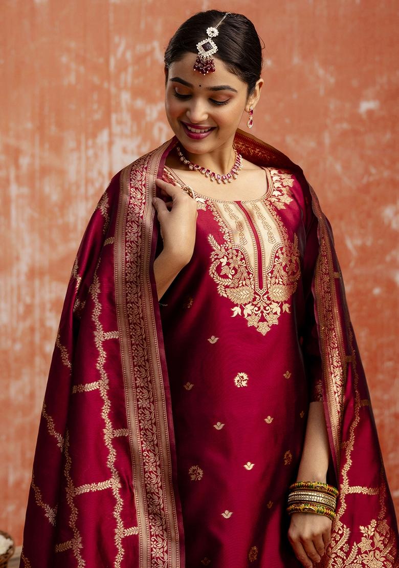 Red Embroidered Cotton Silk Blend Kurta Set With Dupatta