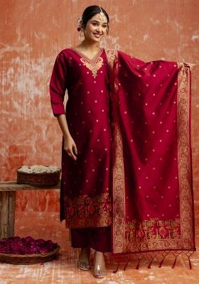 Red Embroidered Cotton Silk Blend Kurta Set With Dupatta