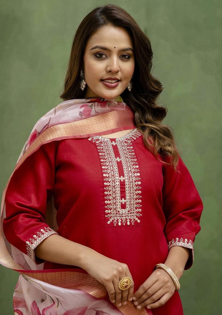 Red Embroidered Cotton Blend Kurta Set With Dupatta