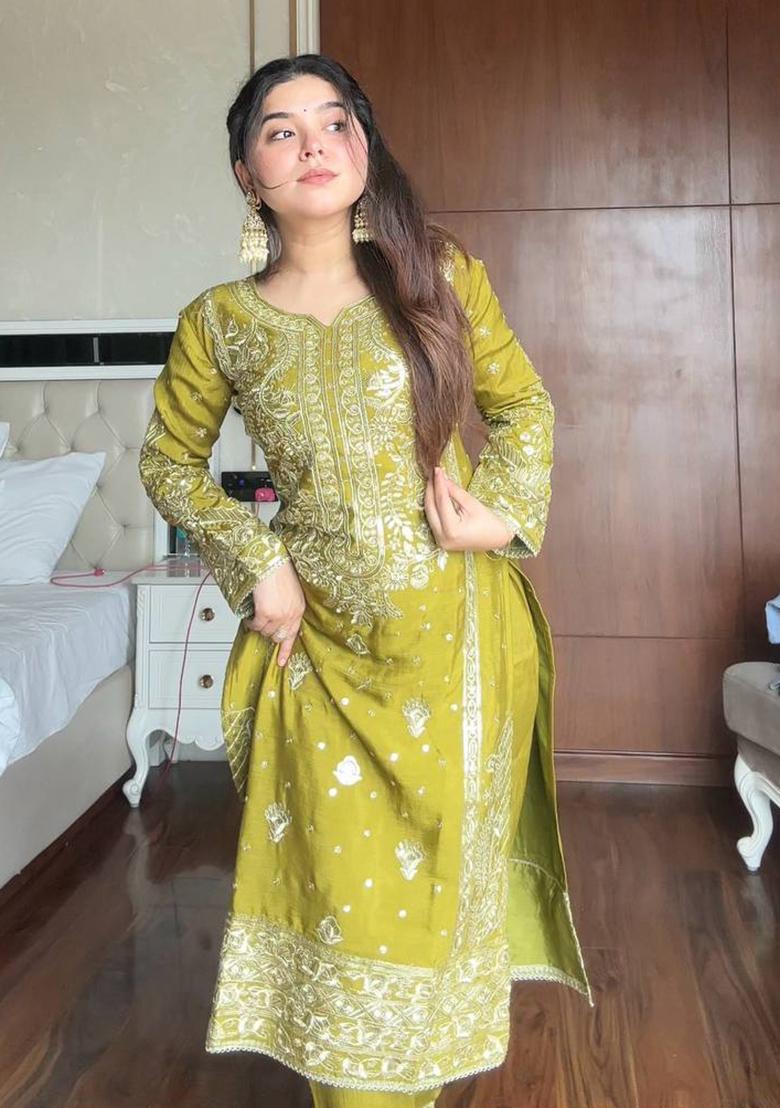 Perrot Green Embroidered Chinon Kurta Set - Indya