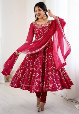 Ranipink Embroidered georgette Kurta Set