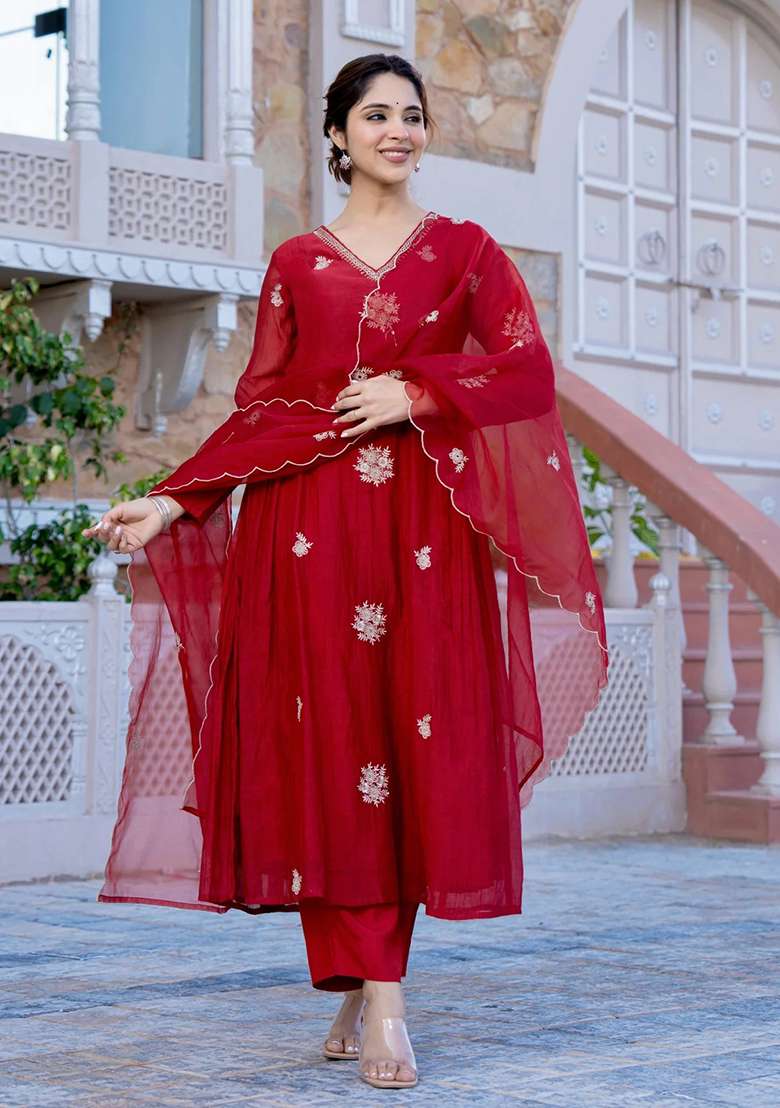 Red Embroidery Chanderi Kurta Set - Indya