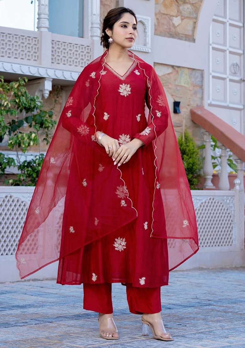 Red Embroidery Chanderi Kurta Set - Indya