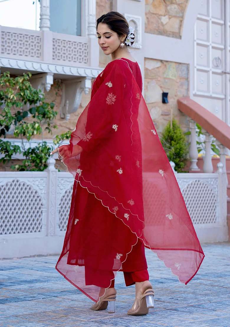 Red Embroidery Chanderi Kurta Set - Indya